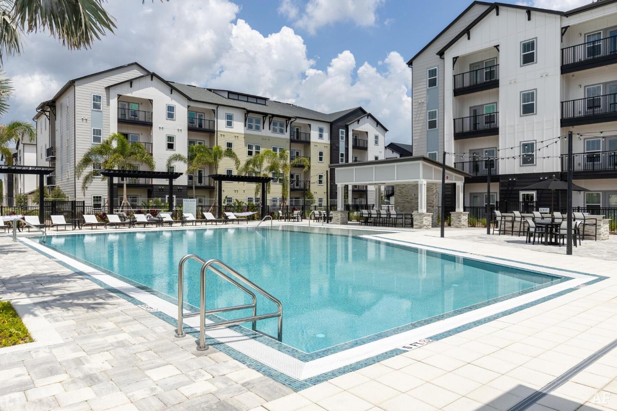Complete Tranquil 10 Min To Parks Allows Pets, Resort-style Amenities
