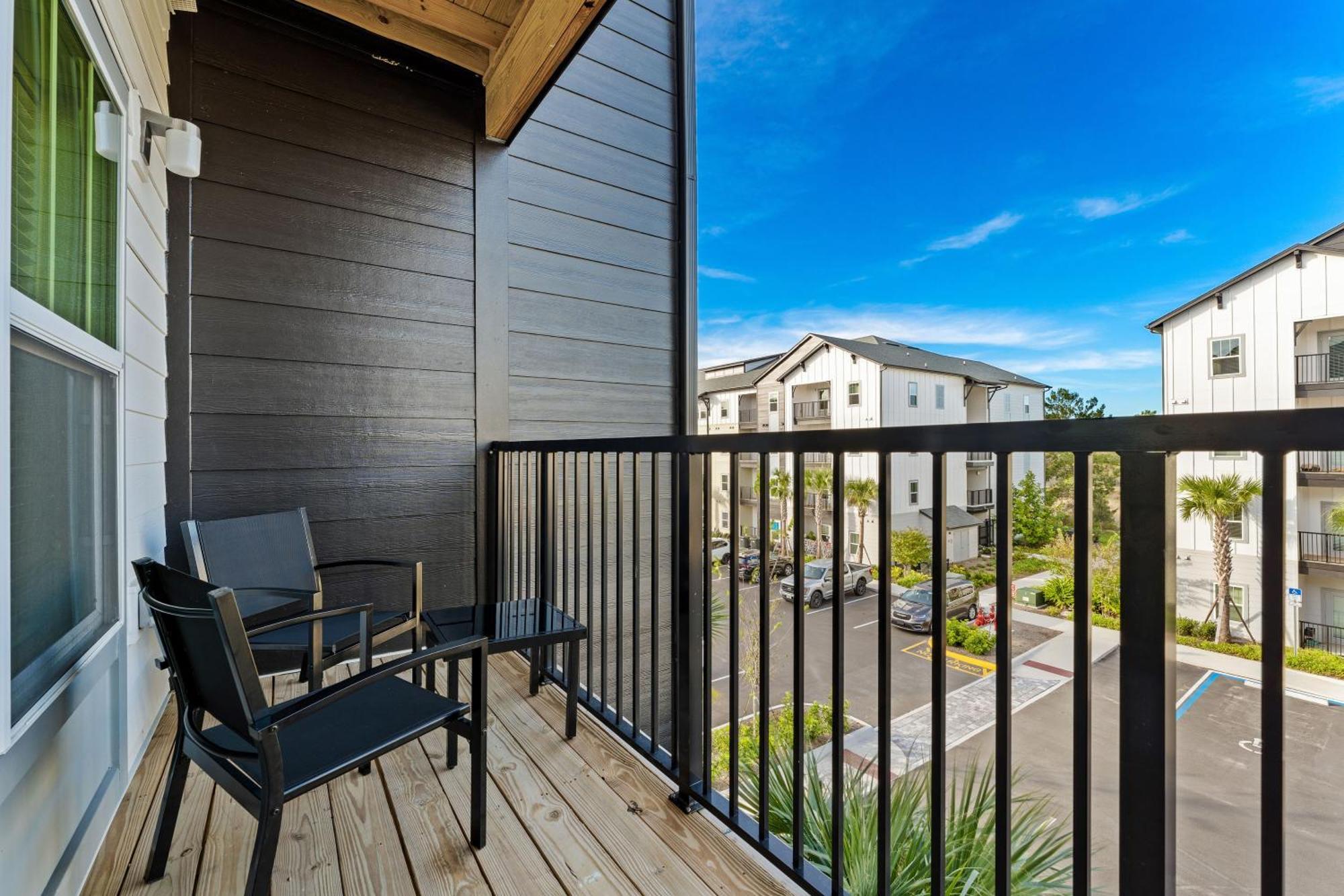 Complete Tranquil 10 Min To Parks Allows Pets, Resort-style Amenities Apartment